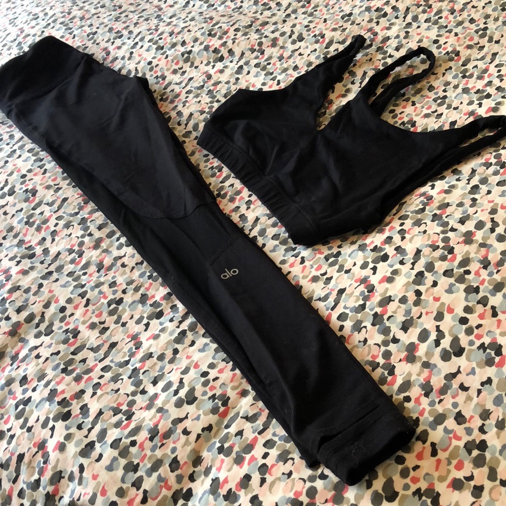 ALO yoga black bra and legging set